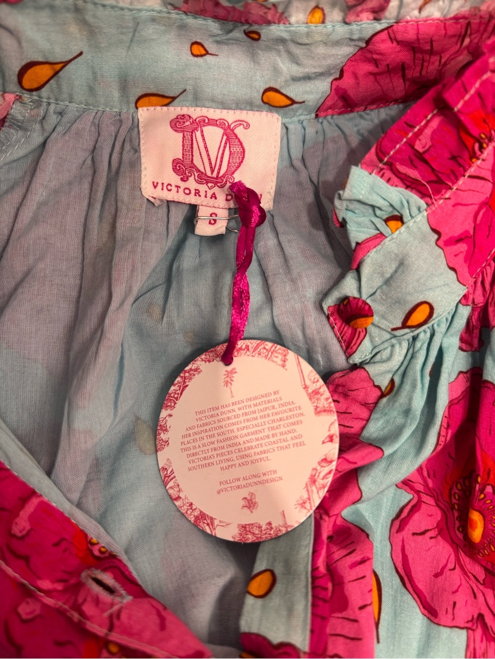 NEW WITH TAGS VICTORIA DUNN BLOUSE. Small. Blue and Pink. Stunning. Retail: $136 - Picture 5 of 5